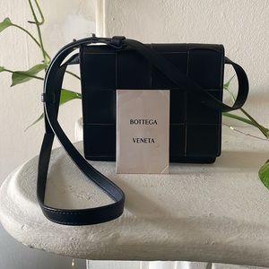 BOTTEGA VENETA- Cassette Crossbody Bag Maxi Intrecciato